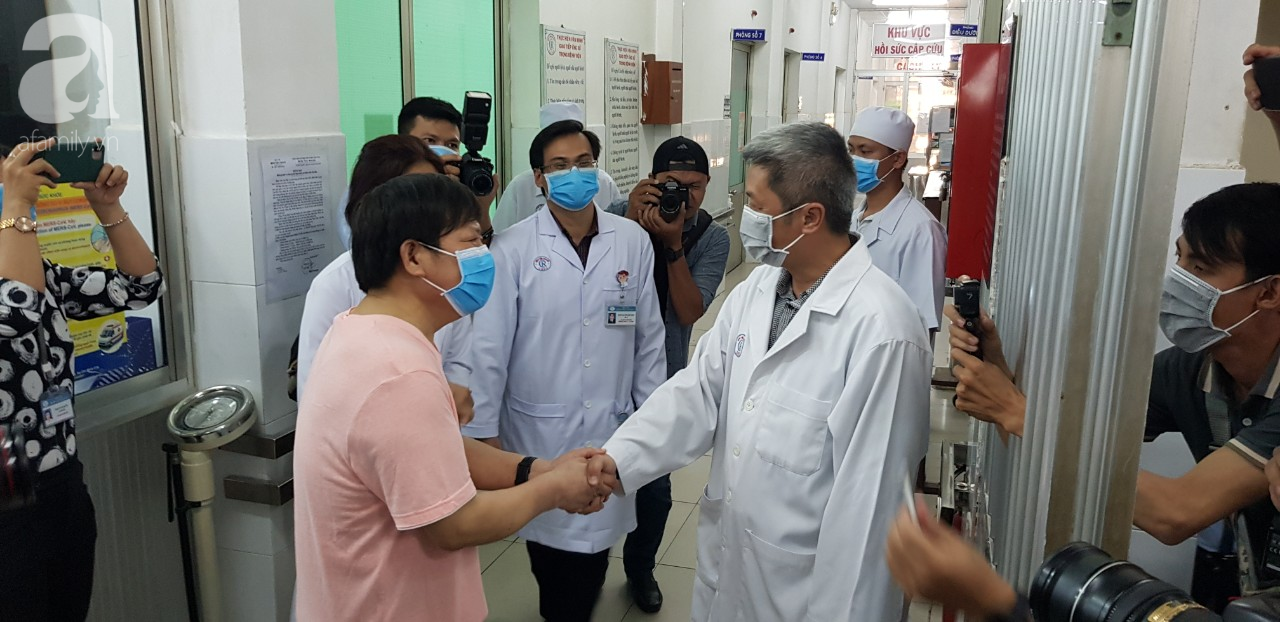 Xúc động bức thư cha con người Trung Quốc nhiễm Covid-19 được chữa khỏi bệnh gửi đến bác sĩ Bệnh viện Chợ Rẫy - Ảnh 3.