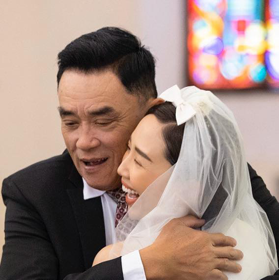 Bố Tóc Tiên viết lời xúc động sau đám cưới kín tiếng của cô - Ảnh 1.
