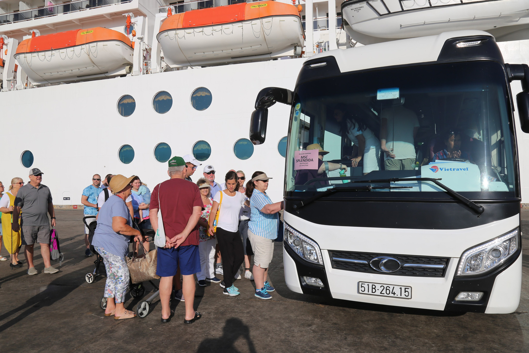 Gần 1.400 du khách trên tàu du lịch 5 sao tới Bà Rịa – Vũng Tàu - Ảnh 4.