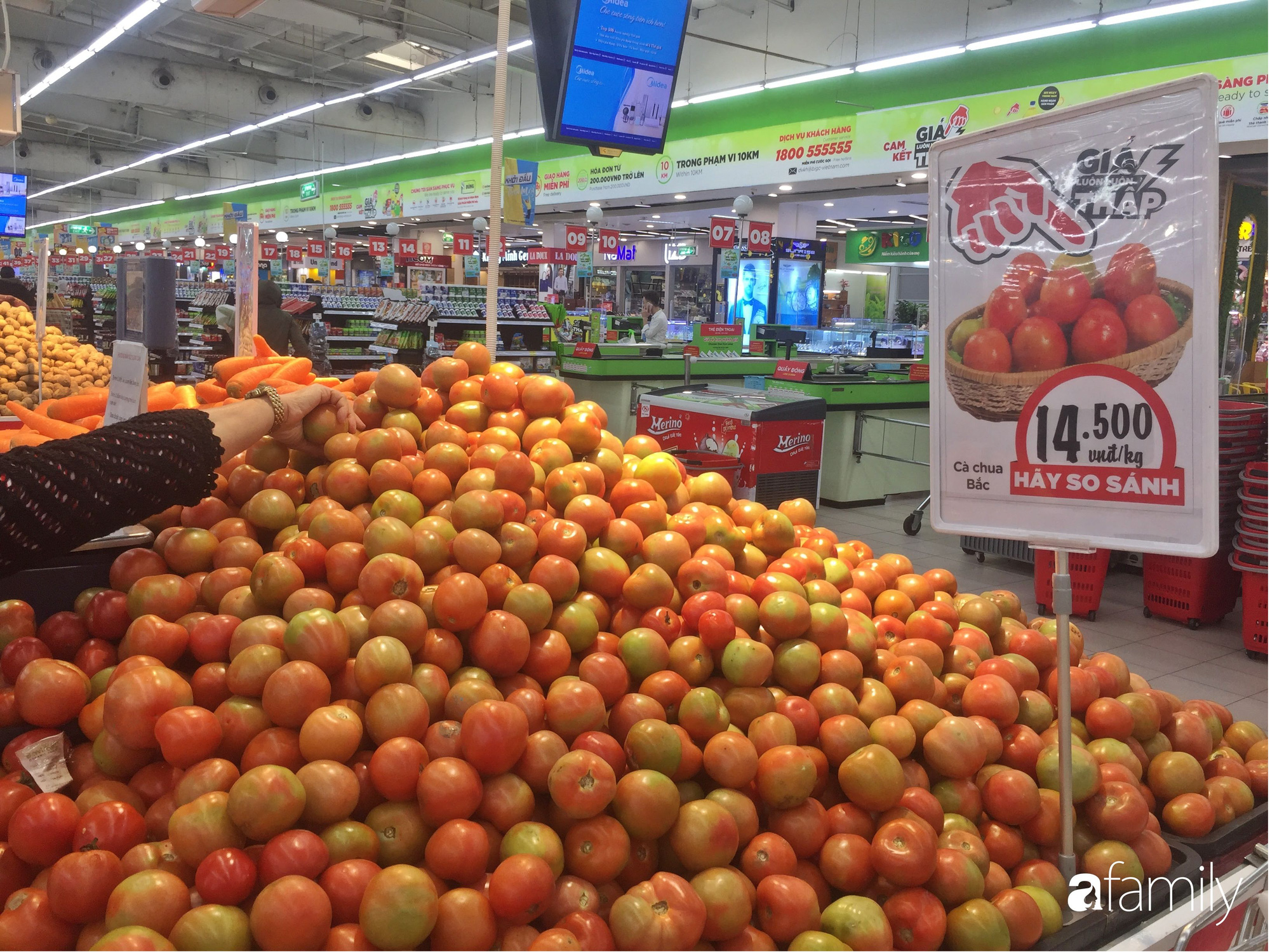 Giá hoa quả trong siêu thị rẻ gấp 3 lần so với thời điểm trước Tết, dưa hấu còn 6.700 đồng/kg - Ảnh 12. Giá hoa quả trong siêu thị rẻ gấp 3 lần so với thời điểm trước Tết, dưa hấu còn 6.700 đồng/kg - Ảnh 12.
