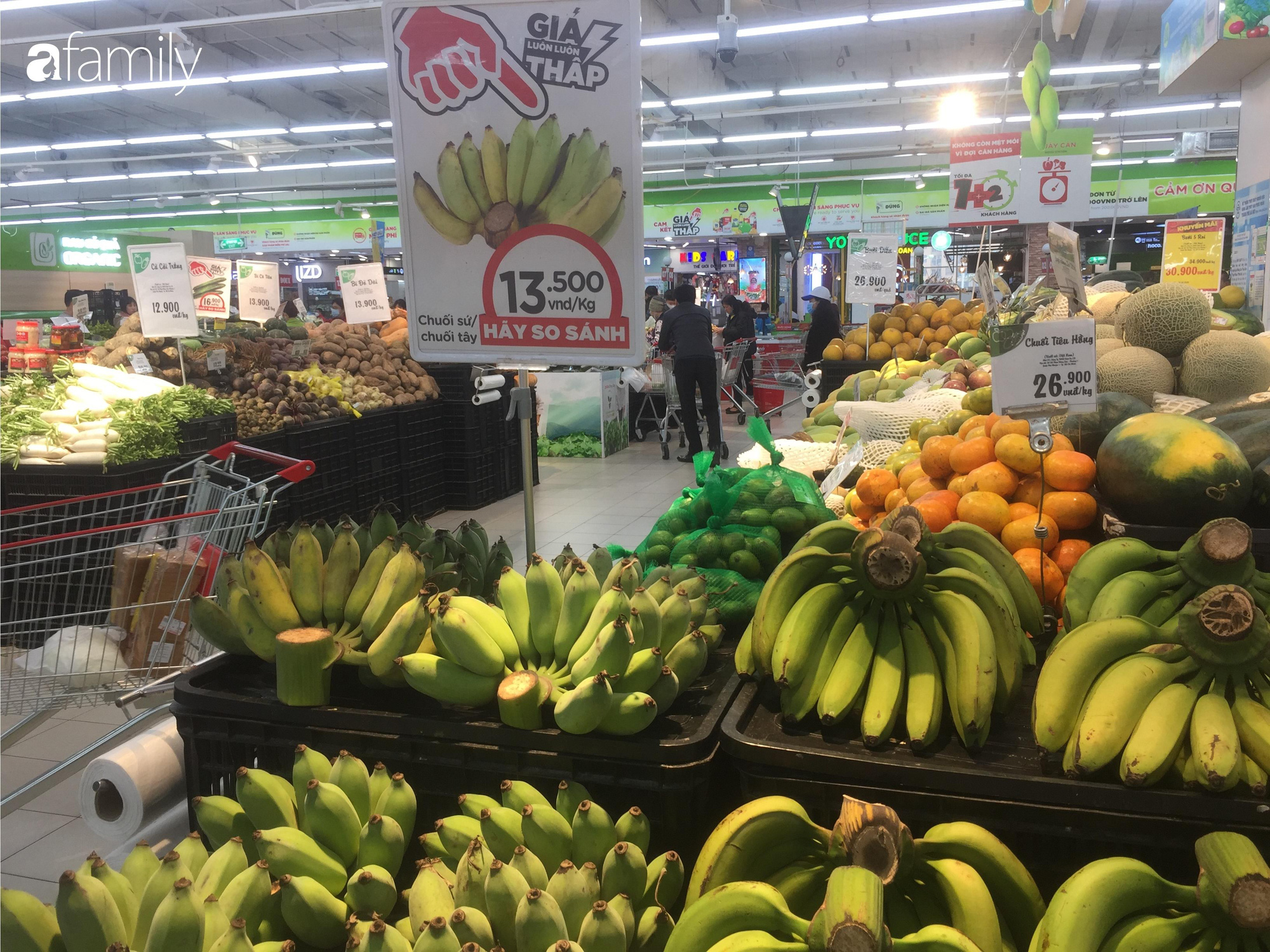Giá hoa quả trong siêu thị rẻ gấp 3 lần so với thời điểm trước Tết, dưa hấu còn 6.700 đồng/kg - Ảnh 8. Giá hoa quả trong siêu thị rẻ gấp 3 lần so với thời điểm trước Tết, dưa hấu còn 6.700 đồng/kg - Ảnh 8.