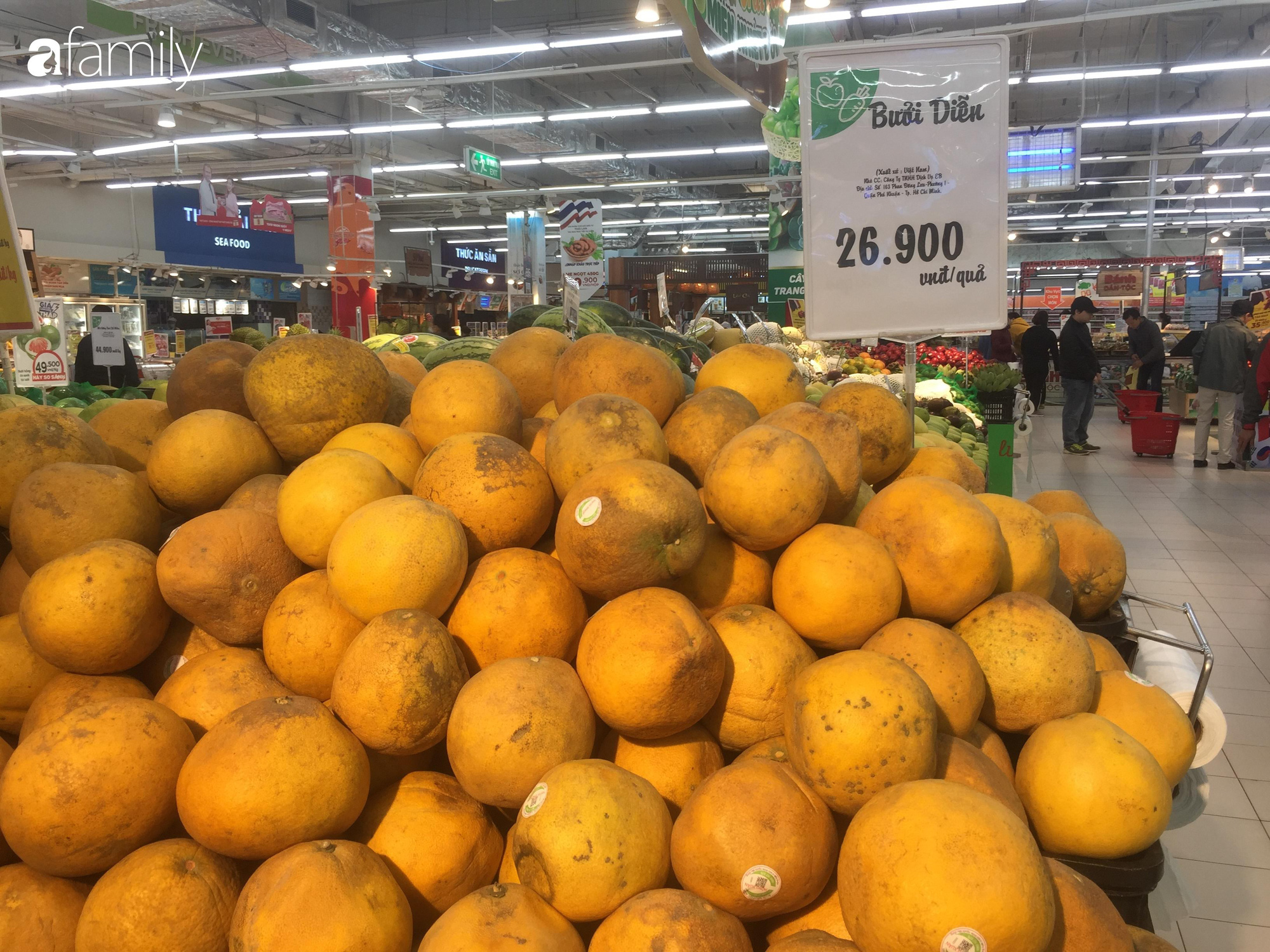 Giá hoa quả trong siêu thị rẻ gấp 3 lần so với thời điểm trước Tết, dưa hấu còn 6.700 đồng/kg - Ảnh 9. Giá hoa quả trong siêu thị rẻ gấp 3 lần so với thời điểm trước Tết, dưa hấu còn 6.700 đồng/kg - Ảnh 9.