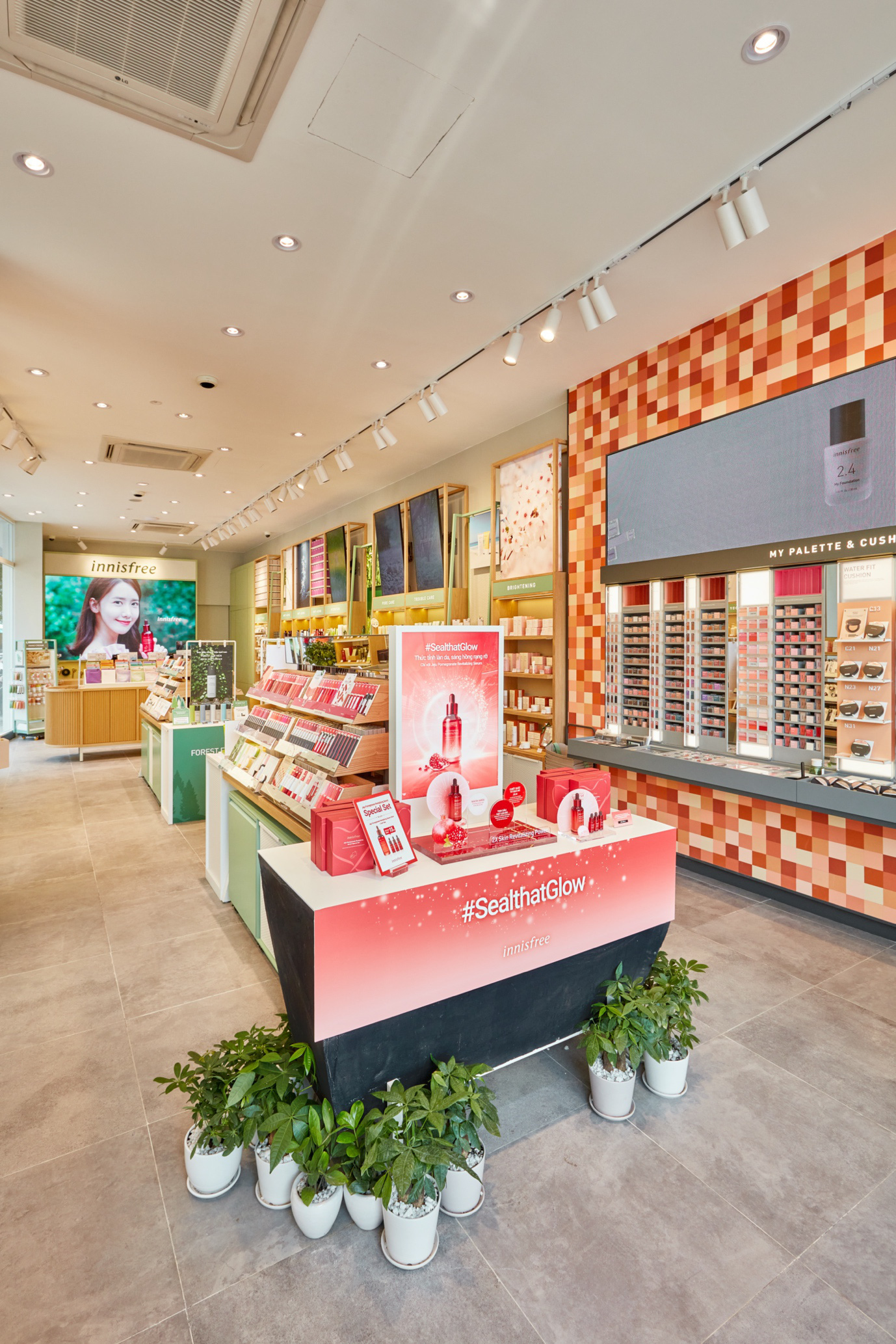 Mở rộng chuỗi cửa hàng thân thiện với môi trường, innisfree khai trương “điểm dừng chân xanh” đầu tiên tại Đà Nẵng - Ảnh 4. Mở rộng chuỗi cửa hàng thân thiện với môi trường, innisfree khai trương “điểm dừng chân xanh” đầu tiên tại Đà Nẵng - Ảnh 4.