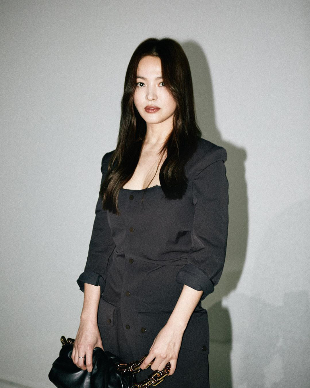 Trong khi Song Joong Ki ngày càng "bụi phủi" thì ra đây mà xem "chị đại" Song Hye Kyo gây náo loạn trời Tây với thần thái đỉnh cao này - Ảnh 6. Trong khi Song Joong Ki ngày càng "bụi phủi" thì ra đây mà xem "chị đại" Song Hye Kyo gây náo loạn trời Tây với thần thái đỉnh cao này - Ảnh 6.