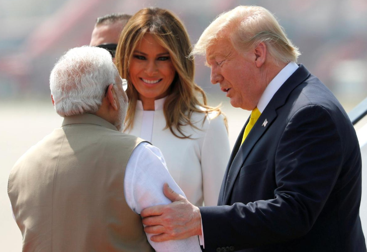 (Ảnh) Choáng váng với màn đón chào của hơn 100.000 nghìn người Ấn Độ dành cho Tổng thống Trump - Ảnh 1.