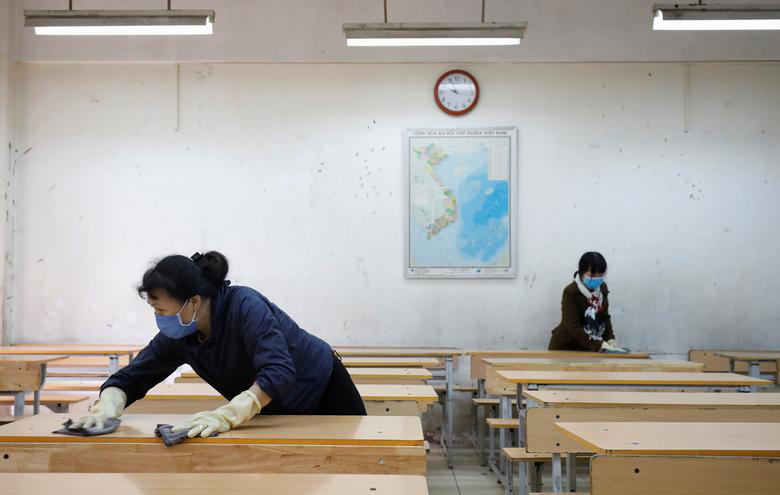 24h qua ảnh: Người dân Hàn Quốc xếp hàng dài mua khẩu trang - Ảnh 5.