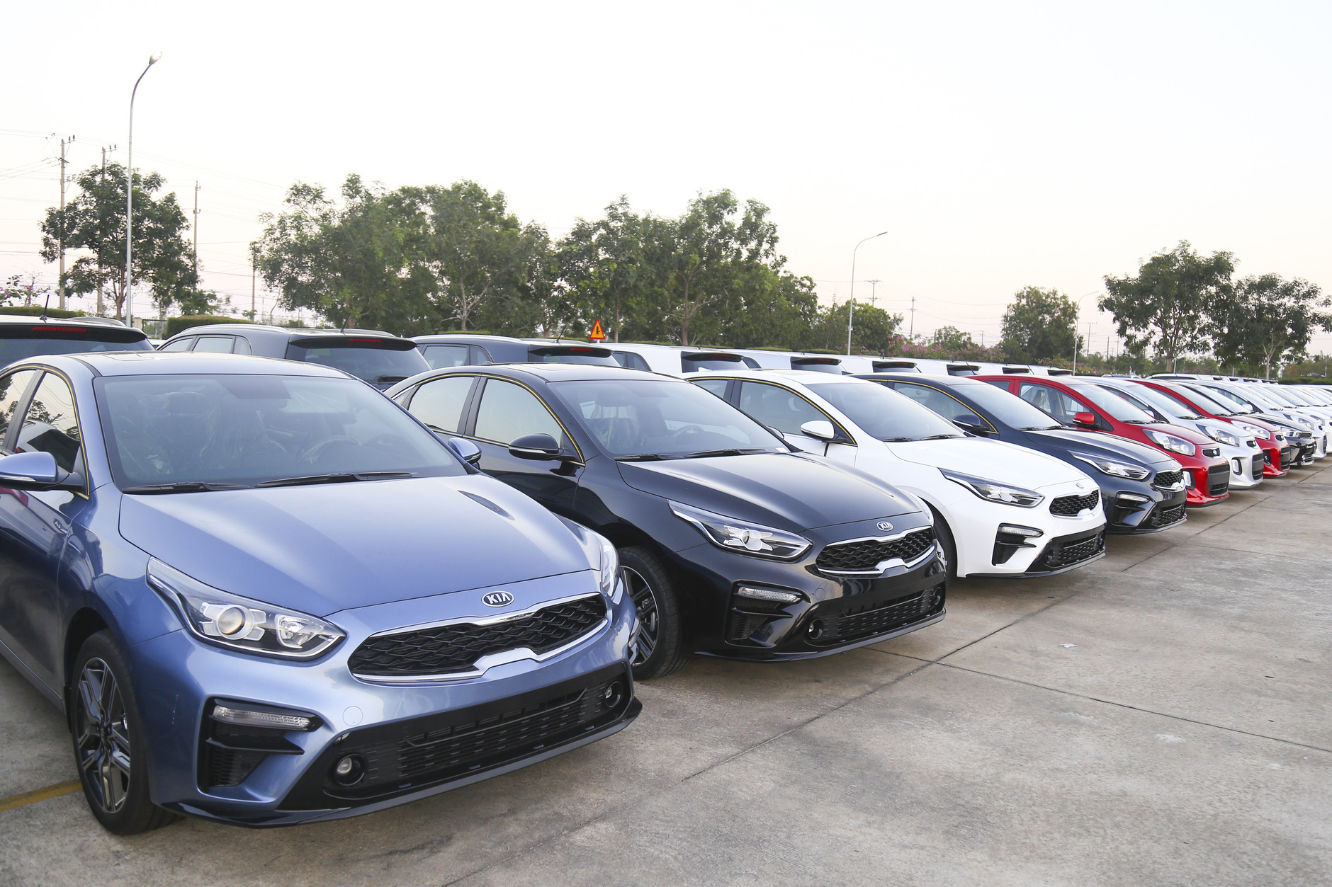 Trường Hải, VinFast, TC Motor, Mitsubishi đưa ô tô Việt vượt biển lớn, tấn công mọi thị trường từ ASEAN đến Mỹ và châu Âu - Ảnh 2. Trường Hải, VinFast, TC Motor, Mitsubishi đưa ô tô Việt vượt biển lớn, tấn công mọi thị trường từ ASEAN đến Mỹ và châu Âu - Ảnh 2.
