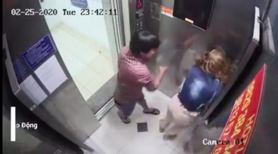 Cô gái trẻ bị một người đàn ông túm tóc, đánh dã man trong thang máy tại chung cư ở Sài Gòn - Ảnh 3.