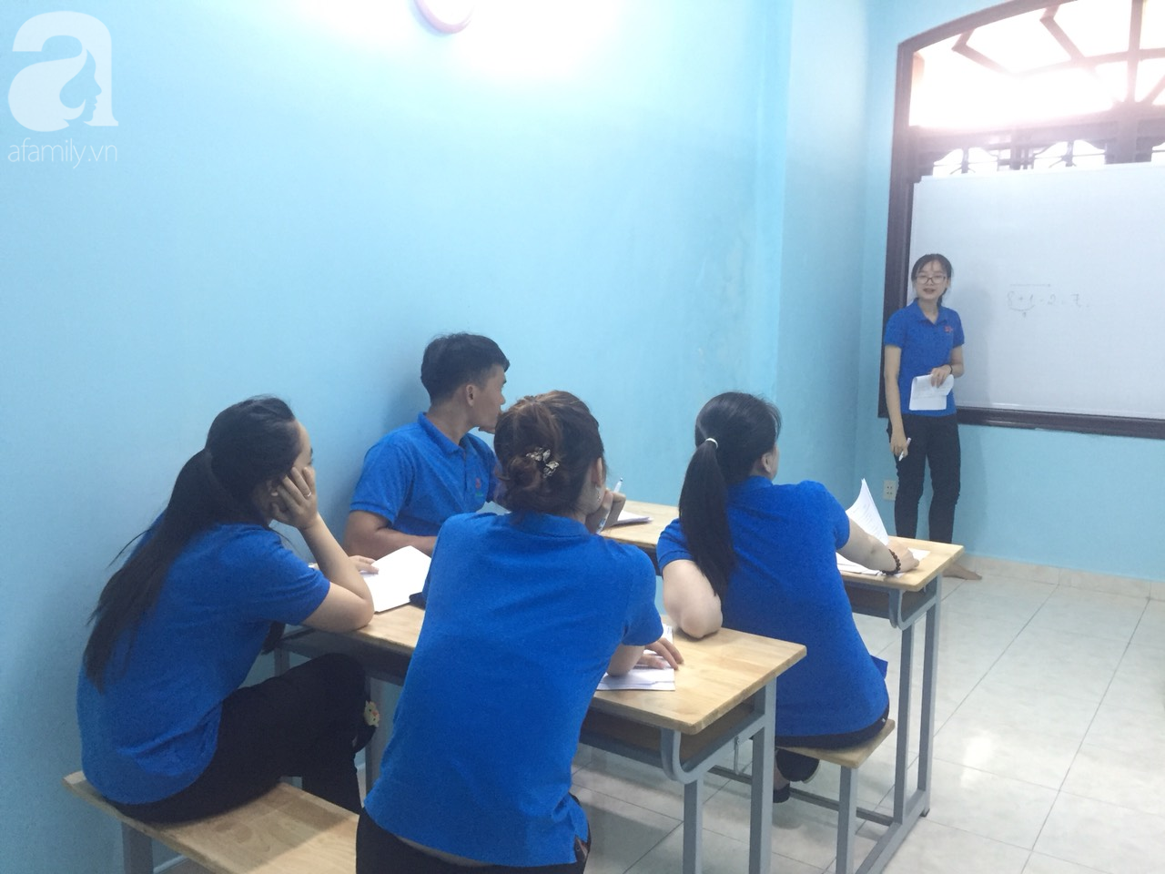 Ngôi trường chuyên biệt “hạnh phúc” ở Sài Gòn: Phụ huynh cho vay tiền để trả lương giáo viên những ngày con nghỉ học - Ảnh 4.