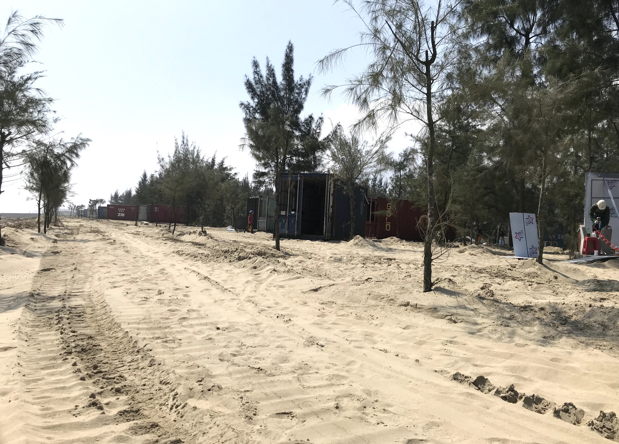 Cận cảnh cả trăm nhà bằng container trái phép trong rừng phòng hộ ven biển Xuân Thành - Ảnh 7.