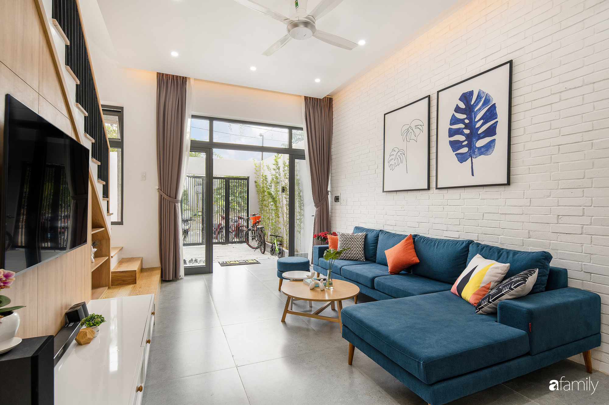 Nhà phố 2 tầng rộng 100m2 được thiết kế ấn tượng với khoảng thông tầng nhiều ánh sáng có chi phí 1,4 tỷ ở Đà Nẵng - Ảnh 5. Nhà phố 2 tầng rộng 100m2 được thiết kế ấn tượng với khoảng thông tầng nhiều ánh sáng có chi phí 1,4 tỷ ở Đà Nẵng - Ảnh 5.