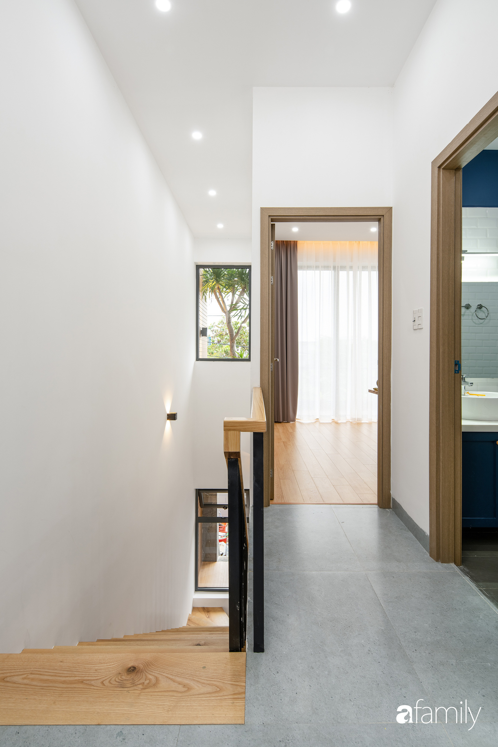 Nhà phố 2 tầng rộng 100m2 được thiết kế ấn tượng với khoảng thông tầng nhiều ánh sáng có chi phí 1,4 tỷ ở Đà Nẵng - Ảnh 14. Nhà phố 2 tầng rộng 100m2 được thiết kế ấn tượng với khoảng thông tầng nhiều ánh sáng có chi phí 1,4 tỷ ở Đà Nẵng - Ảnh 14.