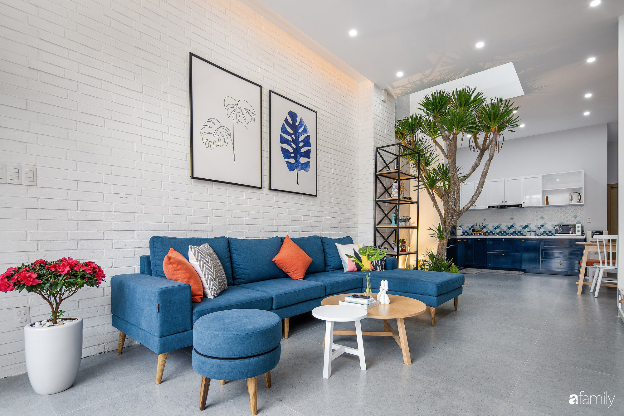 Nhà phố 2 tầng rộng 100m2 được thiết kế ấn tượng với khoảng thông tầng nhiều ánh sáng có chi phí 1,4 tỷ ở Đà Nẵng - Ảnh 4. Nhà phố 2 tầng rộng 100m2 được thiết kế ấn tượng với khoảng thông tầng nhiều ánh sáng có chi phí 1,4 tỷ ở Đà Nẵng - Ảnh 4.