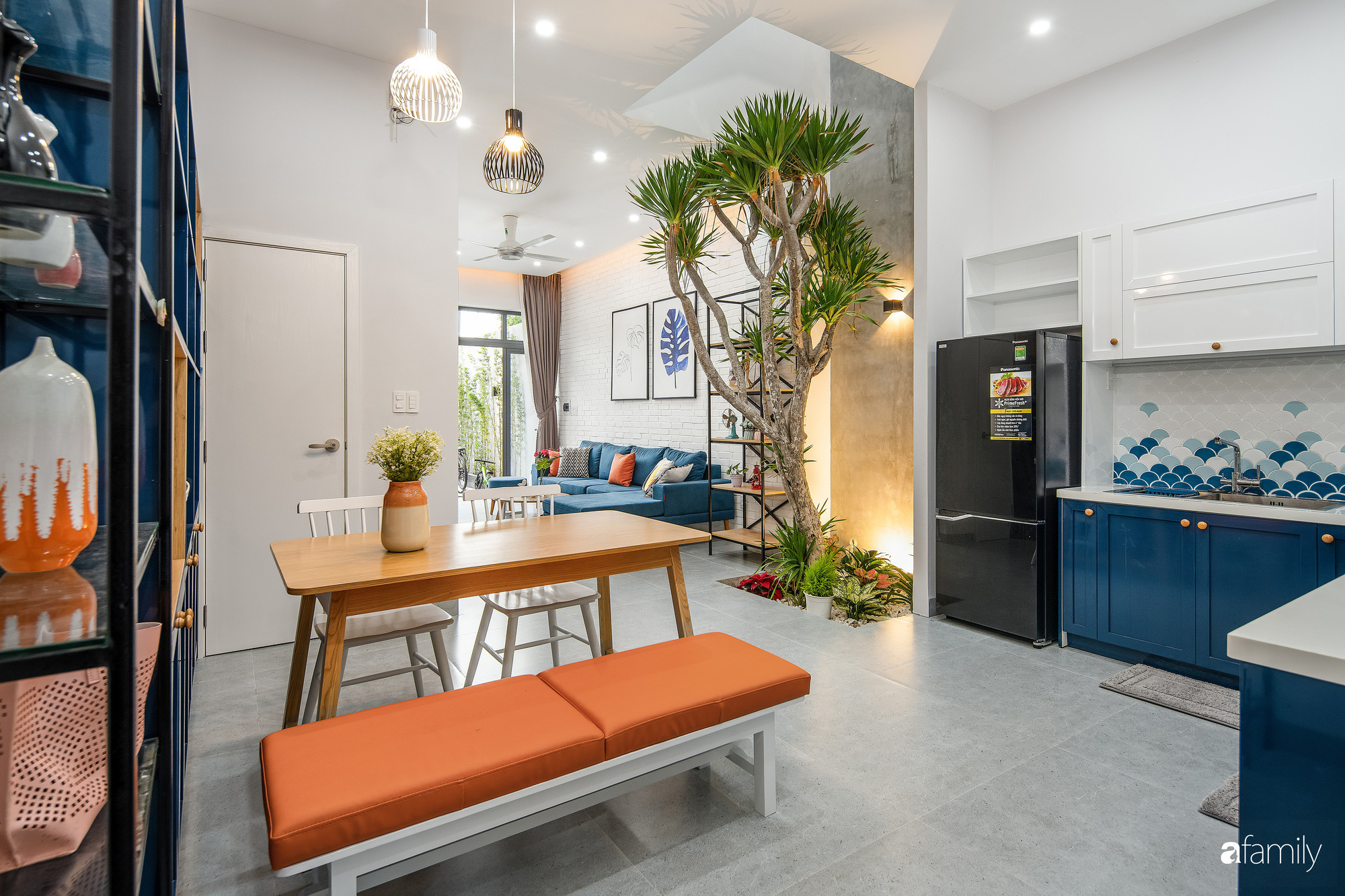 Nhà phố 2 tầng rộng 100m2 được thiết kế ấn tượng với khoảng thông tầng nhiều ánh sáng có chi phí 1,4 tỷ ở Đà Nẵng - Ảnh 9. Nhà phố 2 tầng rộng 100m2 được thiết kế ấn tượng với khoảng thông tầng nhiều ánh sáng có chi phí 1,4 tỷ ở Đà Nẵng - Ảnh 9.