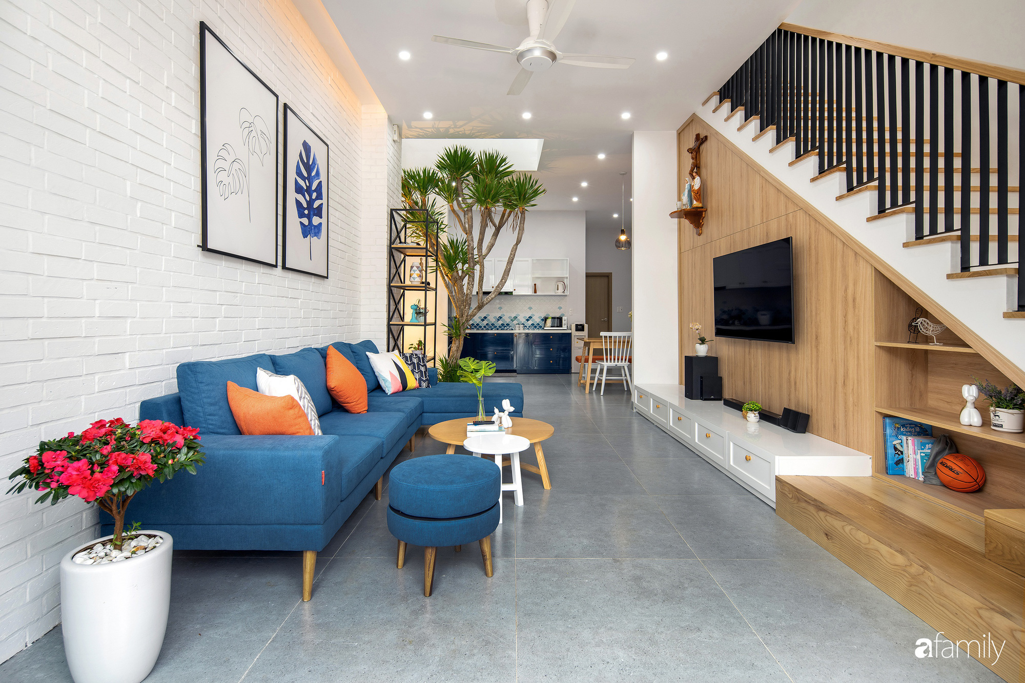 Nhà phố 2 tầng rộng 100m2 được thiết kế ấn tượng với khoảng thông tầng nhiều ánh sáng có chi phí 1,4 tỷ ở Đà Nẵng - Ảnh 3. Nhà phố 2 tầng rộng 100m2 được thiết kế ấn tượng với khoảng thông tầng nhiều ánh sáng có chi phí 1,4 tỷ ở Đà Nẵng - Ảnh 3.