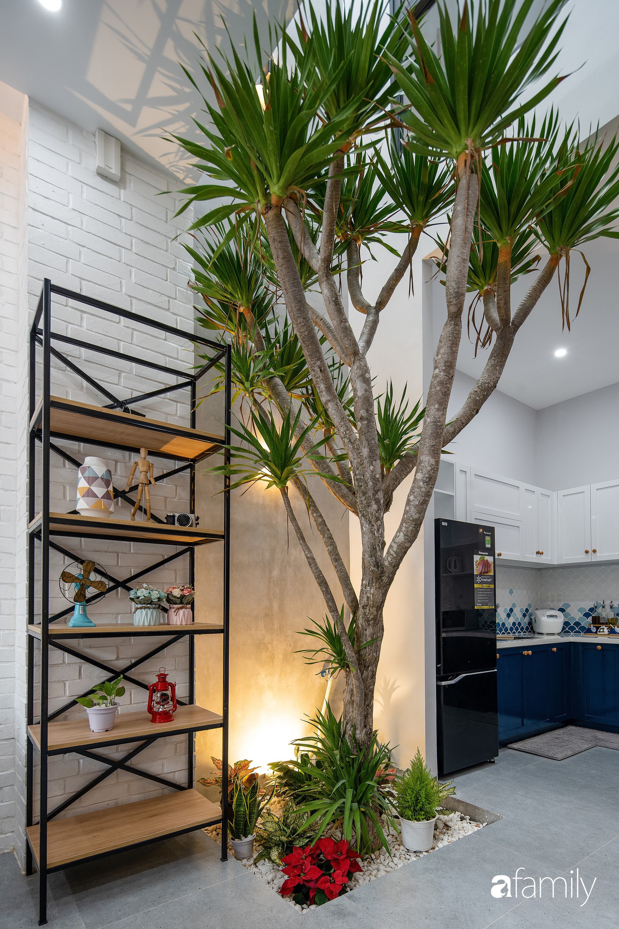 Nhà phố 2 tầng rộng 100m2 được thiết kế ấn tượng với khoảng thông tầng nhiều ánh sáng có chi phí 1,4 tỷ ở Đà Nẵng - Ảnh 7. Nhà phố 2 tầng rộng 100m2 được thiết kế ấn tượng với khoảng thông tầng nhiều ánh sáng có chi phí 1,4 tỷ ở Đà Nẵng - Ảnh 7.