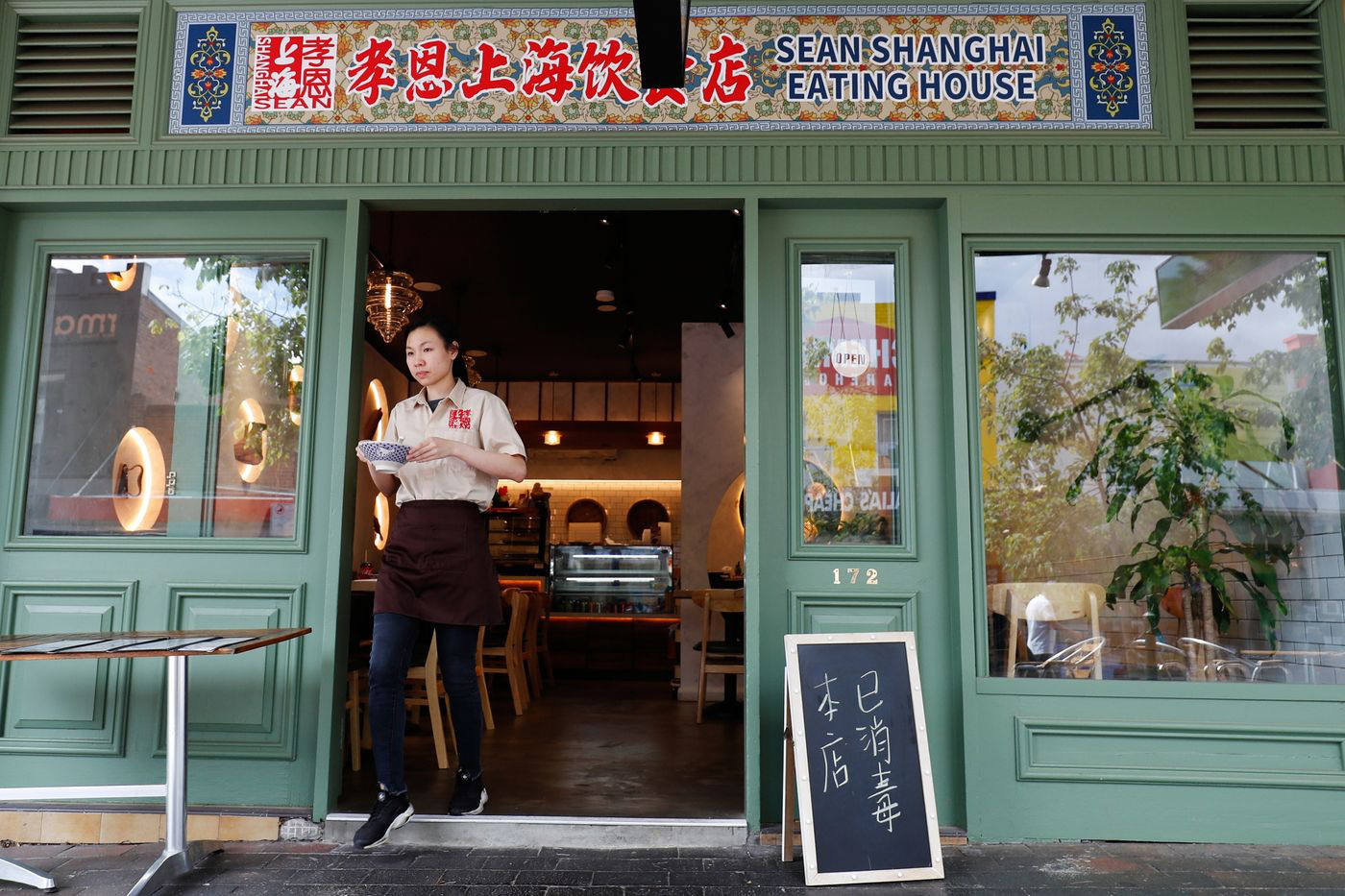 Lo sợ dịch bệnh, những nhà hàng ở các khu Chinatown trên khắp thế giới vắng lặng không một bóng người - Ảnh 1.