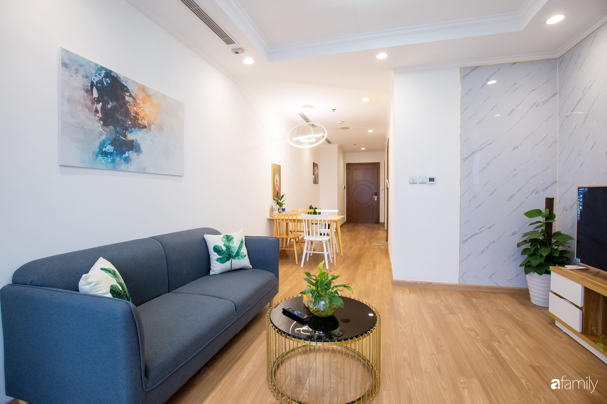 Căn hộ 56m2 rộng thoáng bất ngờ nhờ cách bài trí thông minh của chủ nhà ở Hà Nội - Ảnh 2. Căn hộ 56m2 rộng thoáng bất ngờ nhờ cách bài trí thông minh của chủ nhà ở Hà Nội - Ảnh 2.