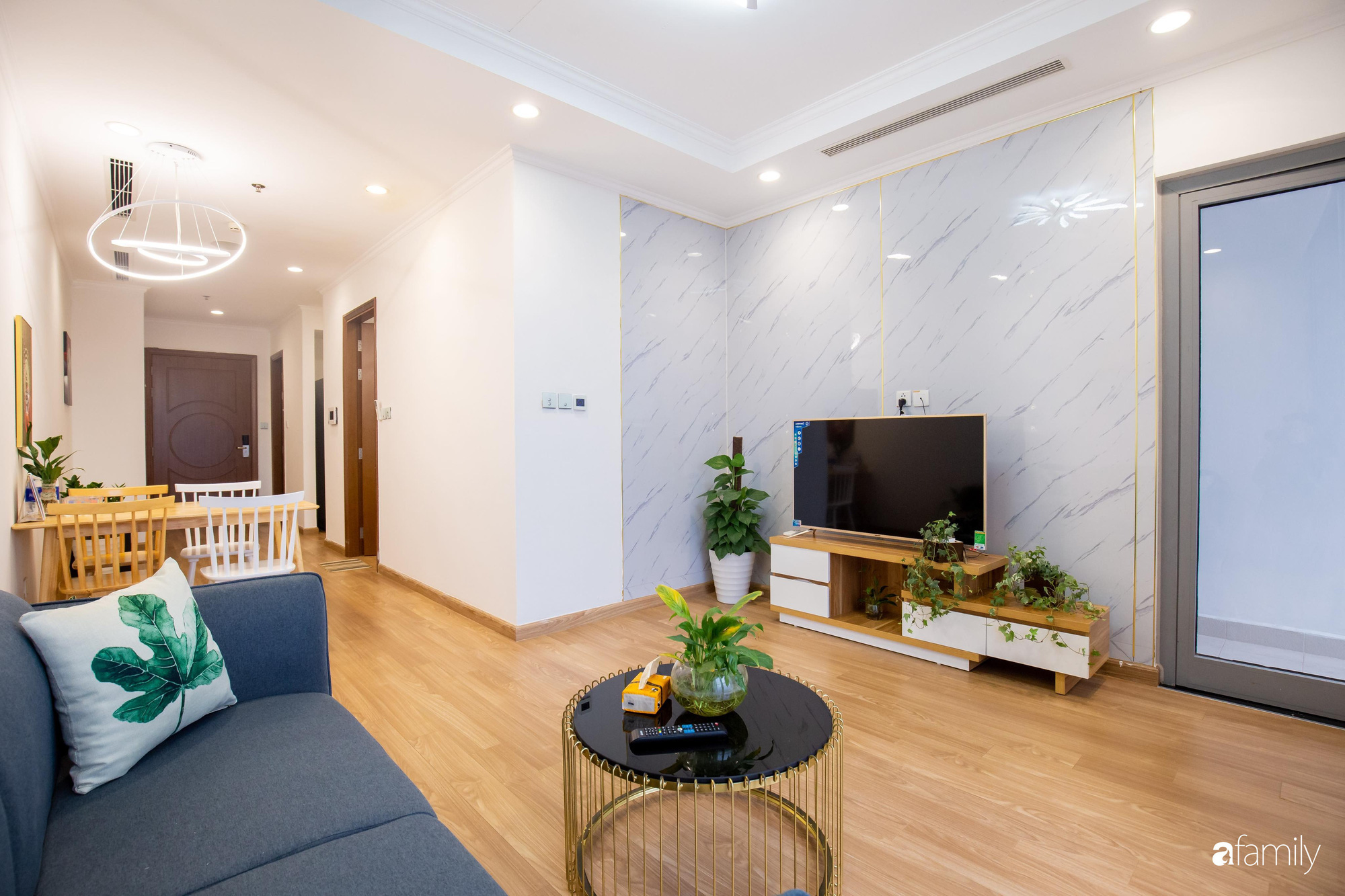 Căn hộ 56m2 rộng thoáng bất ngờ nhờ cách bài trí thông minh của chủ nhà ở Hà Nội - Ảnh 1. Căn hộ 56m2 rộng thoáng bất ngờ nhờ cách bài trí thông minh của chủ nhà ở Hà Nội - Ảnh 1.