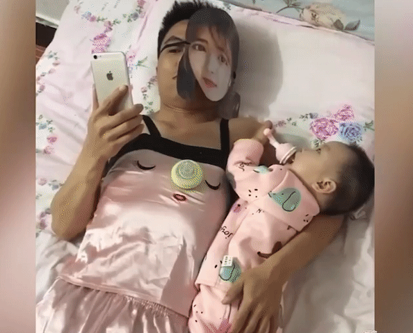 Cứ bảo sao con ngoan ngoãn không khóc lóc khi ở bên bố - Ảnh 2. Cứ bảo sao con ngoan ngoãn không khóc lóc khi ở bên bố - Ảnh 2.