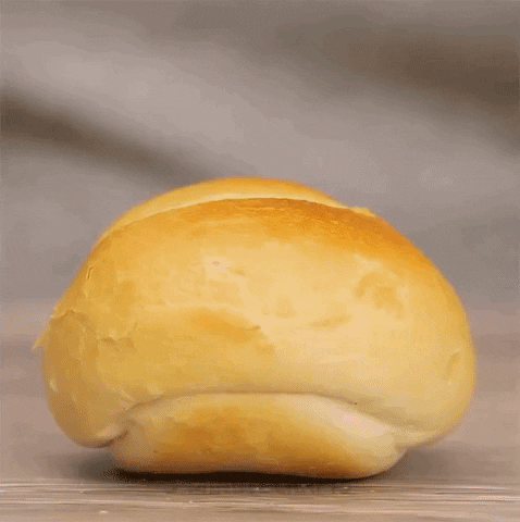 Chỉ với cách này, bánh mì khô cứng mấy cũng trở nên mềm ngon như mới ra lò - Ảnh 1.