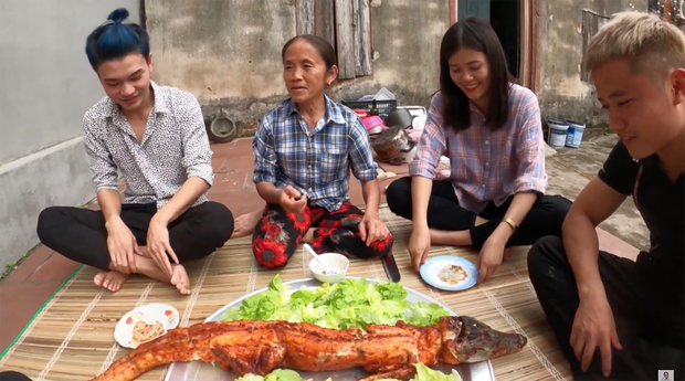 Thêm những hình ảnh cực hiếm hoi về con gái bà Tân Vlog được hé lộ, nhan sắc quả là &quot;không phải dạng vừa đâu&quot; - Ảnh 2.