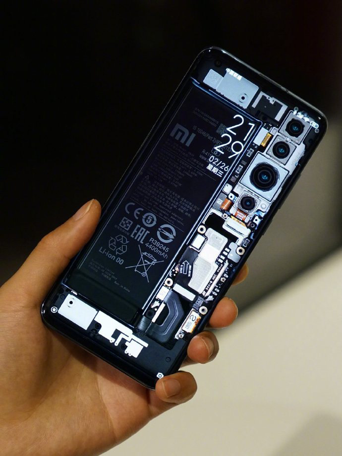 CEO Xiaomi Lei Jun nhá hàng Mi 10 phiên bản mặt lưng trong suốt - Ảnh 1.