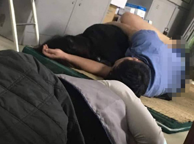 Bác sĩ bị tố ôm nữ sinh viên ngủ trong ca trực: Tỉnh dậy mới biết mình không mặc quần dài - Ảnh 1.