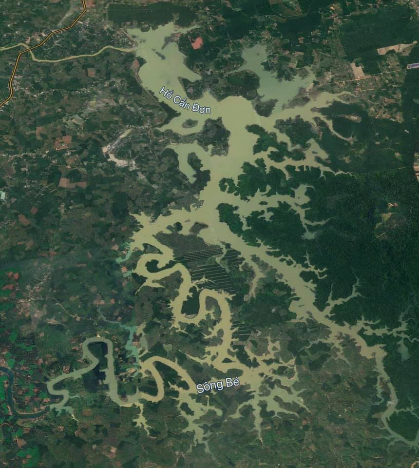 Dân mạng thích thú với dòng sông ở Việt Nam nhìn như chú rồng khổng lồ được du khách nước ngoài vô tình chụp được trên máy bay - Ảnh 2.