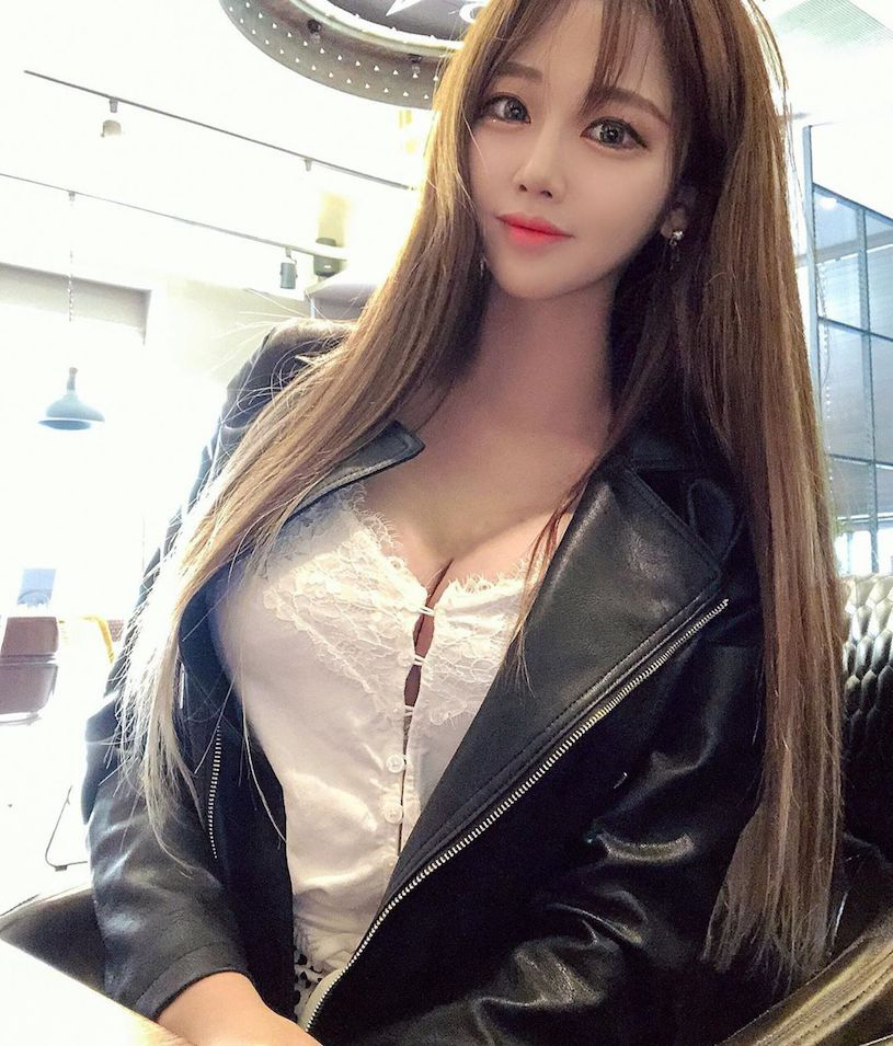 Xuất hiện ở quán bít tết, nàng hot girl nhanh chóng nổi tiếng sau một đêm nhờ vẻ ngoài nóng bỏng - Ảnh 4.