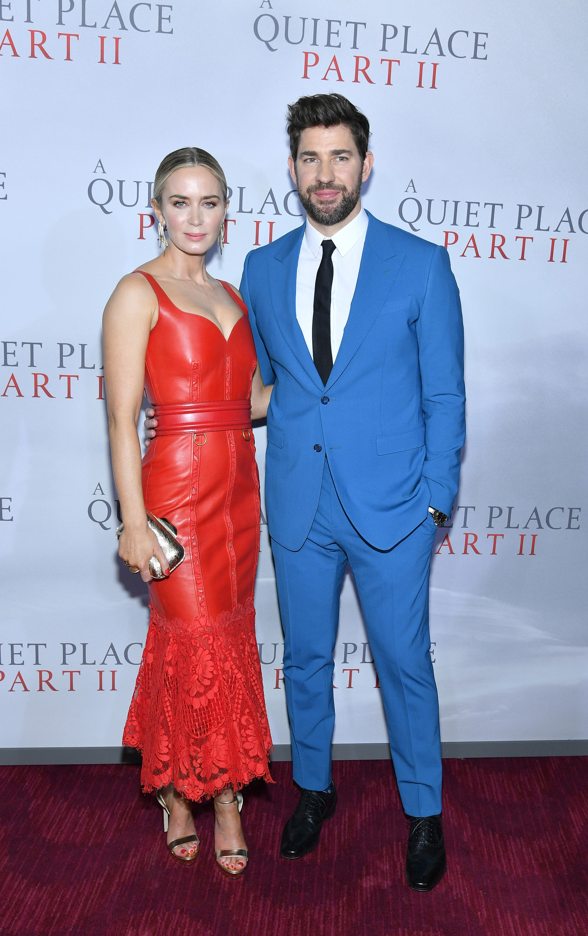 Vợ chồng đạo diễn Vùng Đất Câm Lặng Phần 2 tụ hội “soái ca” 50 Sắc Thái - Jamie Dornan trên thảm đỏ - Ảnh 1. Vợ chồng đạo diễn Vùng Đất Câm Lặng Phần 2 tụ hội “soái ca” 50 Sắc Thái - Jamie Dornan trên thảm đỏ - Ảnh 1.