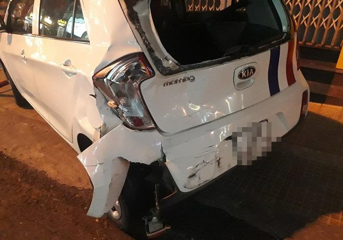 CLIP: Đột ngột lao dốc ở Đà Lạt, ô tô không người lái đâm nhiều xe rồi lật trong tình trạng vẫn nổ máy - Ảnh 2.