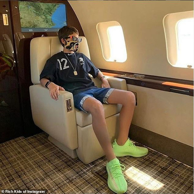 Cuộc sống sang chảnh của Rich Kid thế giới giữa mùa dịch: siêu xe, chuyên cơ riêng, khẩu trang hàng hiệu - Ảnh 2. Cuộc sống sang chảnh của Rich Kid thế giới giữa mùa dịch: siêu xe, chuyên cơ riêng, khẩu trang hàng hiệu - Ảnh 2.