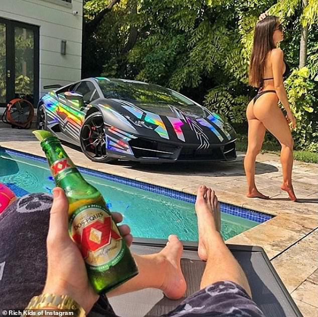 Cuộc sống sang chảnh của Rich Kid thế giới giữa mùa dịch: siêu xe, chuyên cơ riêng, khẩu trang hàng hiệu - Ảnh 7. Cuộc sống sang chảnh của Rich Kid thế giới giữa mùa dịch: siêu xe, chuyên cơ riêng, khẩu trang hàng hiệu - Ảnh 7.