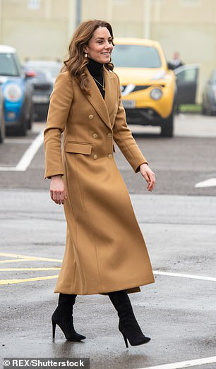 Động thái chứng tỏ Công nương Kate đã chính thức đặt dấu chấm hết cho "cơn sốt Meghan Markle" từng khuấy đảo nước Anh - Ảnh 3. Động thái chứng tỏ Công nương Kate đã chính thức đặt dấu chấm hết cho "cơn sốt Meghan Markle" từng khuấy đảo nước Anh - Ảnh 3.