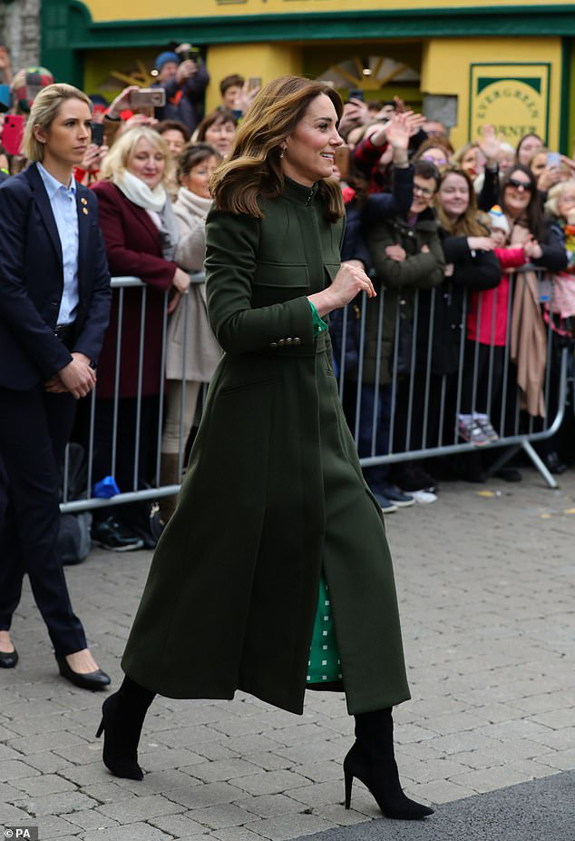Động thái chứng tỏ Công nương Kate đã chính thức đặt dấu chấm hết cho "cơn sốt Meghan Markle" từng khuấy đảo nước Anh - Ảnh 6. Động thái chứng tỏ Công nương Kate đã chính thức đặt dấu chấm hết cho "cơn sốt Meghan Markle" từng khuấy đảo nước Anh - Ảnh 6.