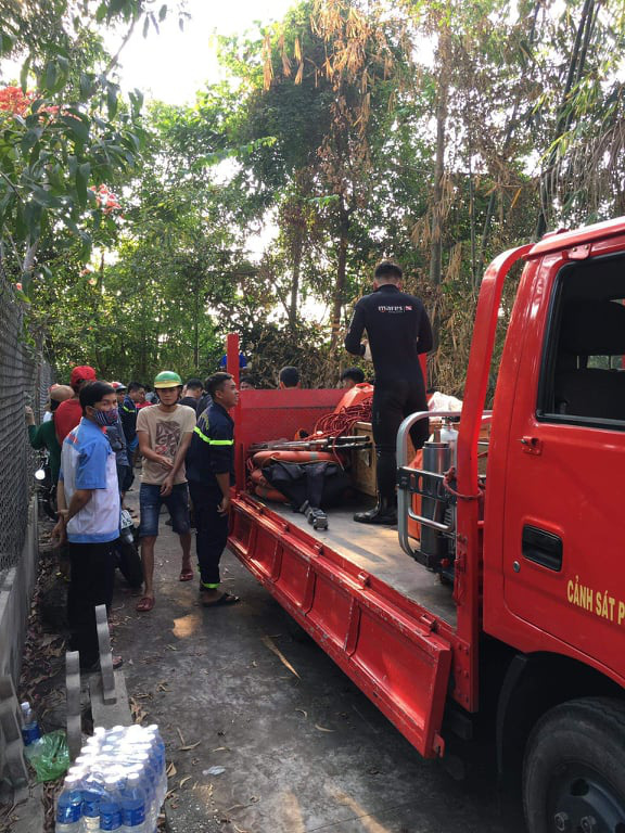 Cứu được bé trai đang chới với dưới sông Sài Gòn, phát hiện thêm một nạn nhân - Ảnh 1. Cứu được bé trai đang chới với dưới sông Sài Gòn, phát hiện thêm một nạn nhân - Ảnh 1.