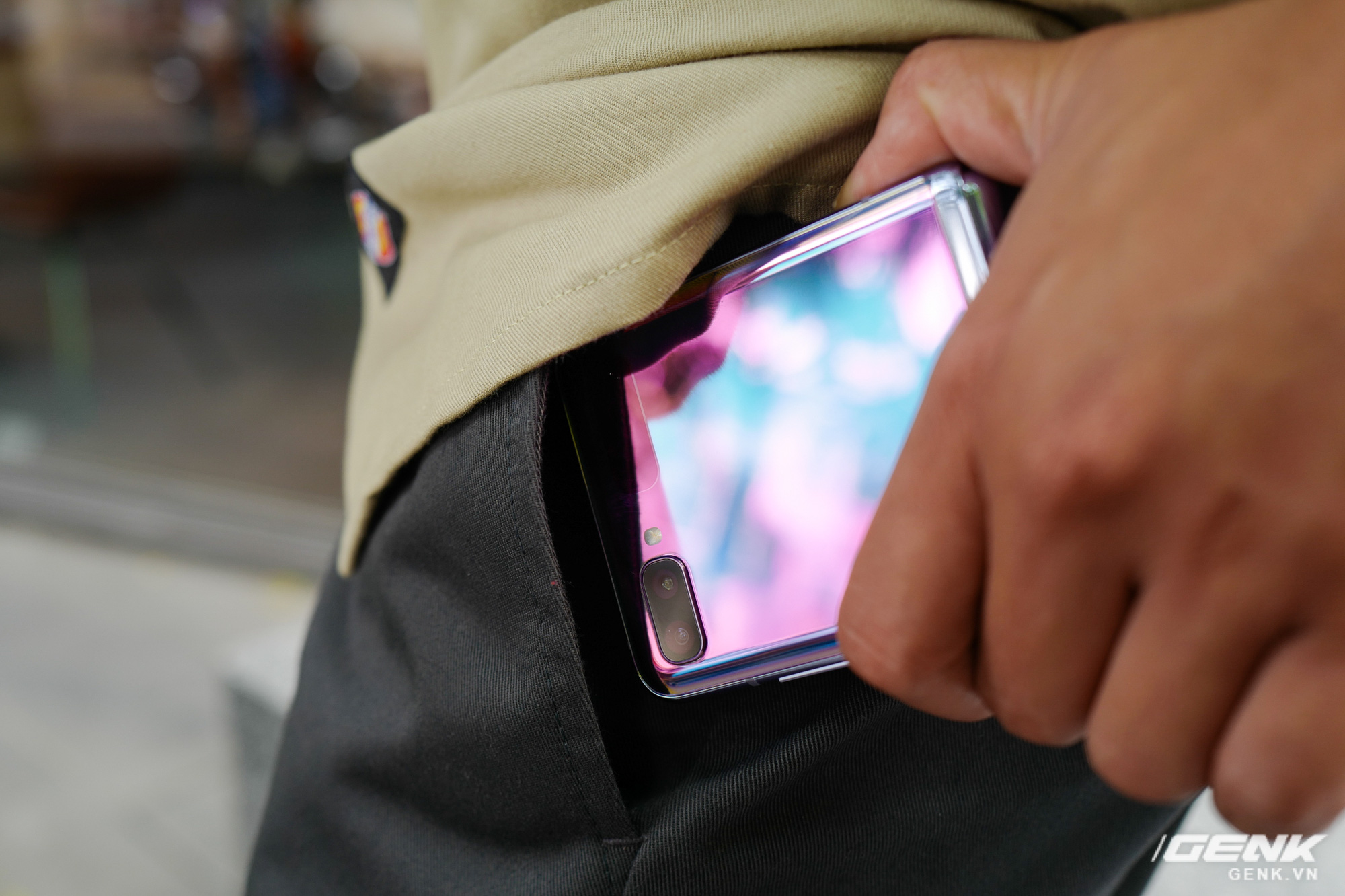 Galaxy Z Flip: Đàn ông sẽ thấy chiếc smartphone này hay ở chỗ nào? - Ảnh 5.