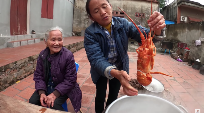 Bà Tân Vlog bắt trend khá nhanh, được fan khen hành động đẹp, ý nghĩa và nhân văn - Ảnh 2. Bà Tân Vlog bắt trend khá nhanh, được fan khen hành động đẹp, ý nghĩa và nhân văn - Ảnh 2.