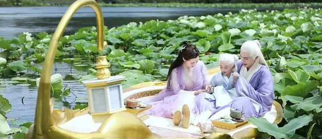 "Tam sinh tam thế Chẩm thượng thư": Cắt bỏ 4 tập, cảnh Cao Vỹ Quang - Địch Lệ Nhiệt Ba đưa con đi chơi bị xóa - Ảnh 4. "Tam sinh tam thế Chẩm thượng thư": Cắt bỏ 4 tập, cảnh Cao Vỹ Quang - Địch Lệ Nhiệt Ba đưa con đi chơi bị xóa - Ảnh 4.