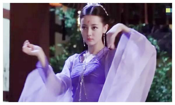 "Tam sinh tam thế Chẩm thượng thư": Cắt bỏ 4 tập, cảnh Cao Vỹ Quang - Địch Lệ Nhiệt Ba đưa con đi chơi bị xóa - Ảnh 6. "Tam sinh tam thế Chẩm thượng thư": Cắt bỏ 4 tập, cảnh Cao Vỹ Quang - Địch Lệ Nhiệt Ba đưa con đi chơi bị xóa - Ảnh 6.