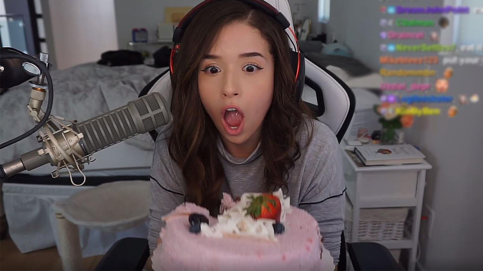 Nhanh hơn bà Tân Vlog, nữ streamer này còn cán mốc 4 triệu sub chỉ sau một tuần - Ảnh 3. Nhanh hơn bà Tân Vlog, nữ streamer này còn cán mốc 4 triệu sub chỉ sau một tuần - Ảnh 3.