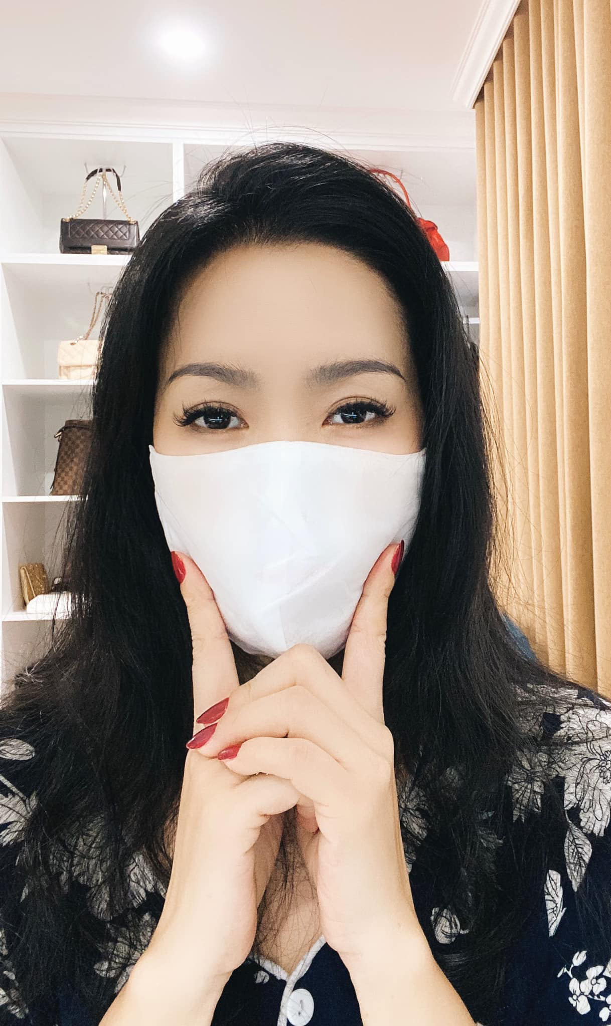 Giữa đại địch Covid-19, cuộc sống của nghệ sỹ Việt thay đổi ra sao? - Ảnh 1. Giữa đại địch Covid-19, cuộc sống của nghệ sỹ Việt thay đổi ra sao? - Ảnh 1.