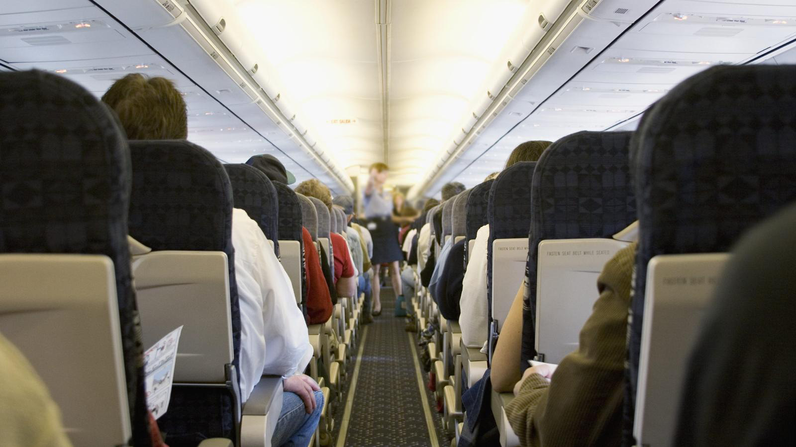 Không khí trên máy bay không dễ lây lan virus cúm như bạn tưởng, có khi ngồi xe bus còn kém an toàn hơn - Ảnh 1.