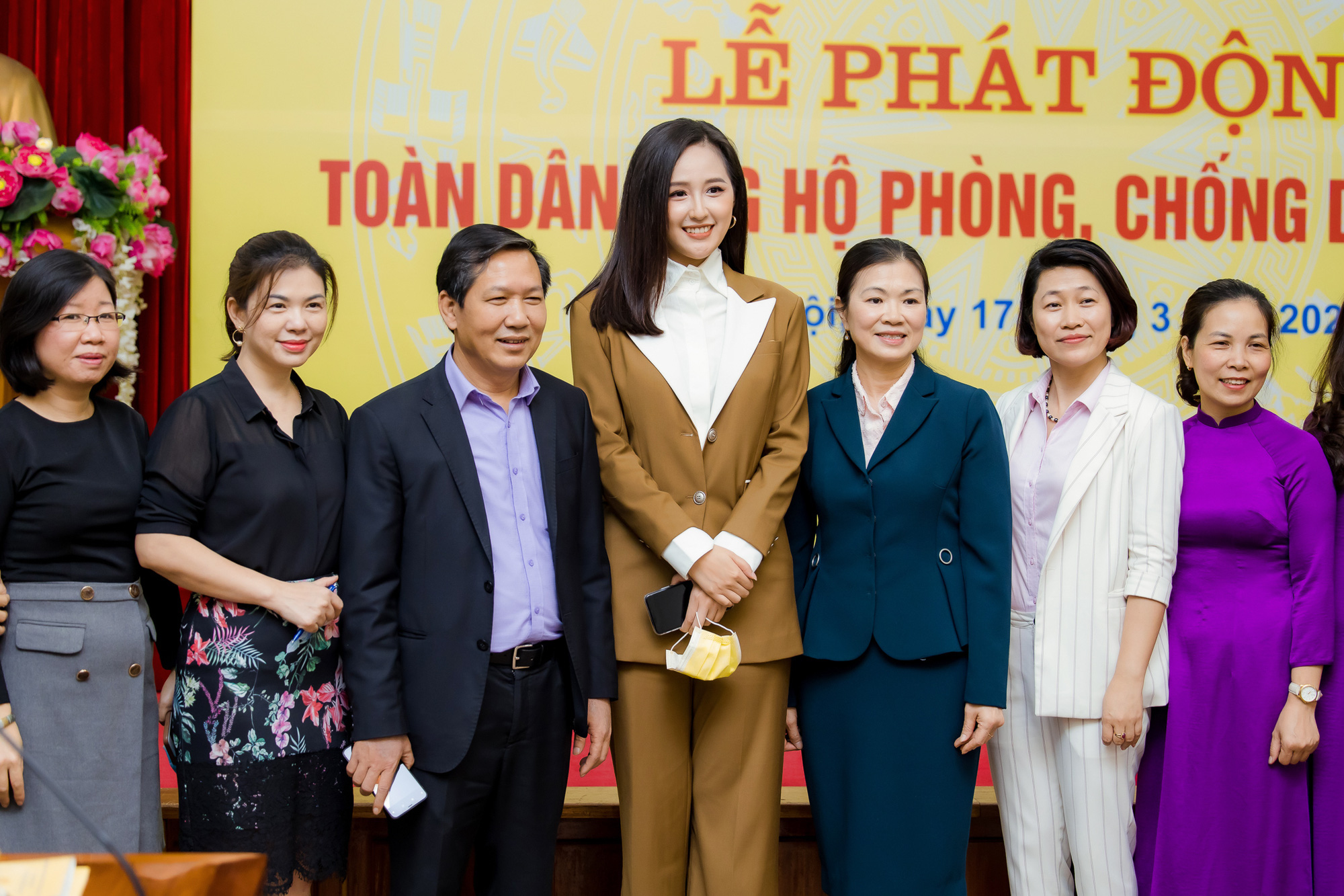 Hoa hậu Mai Phương Thuý gặp Thủ tướng Chính phủ, đại diện ủng hộ 20 tỷ đồng phòng chống đại dịch Covid-19 - Ảnh 9.