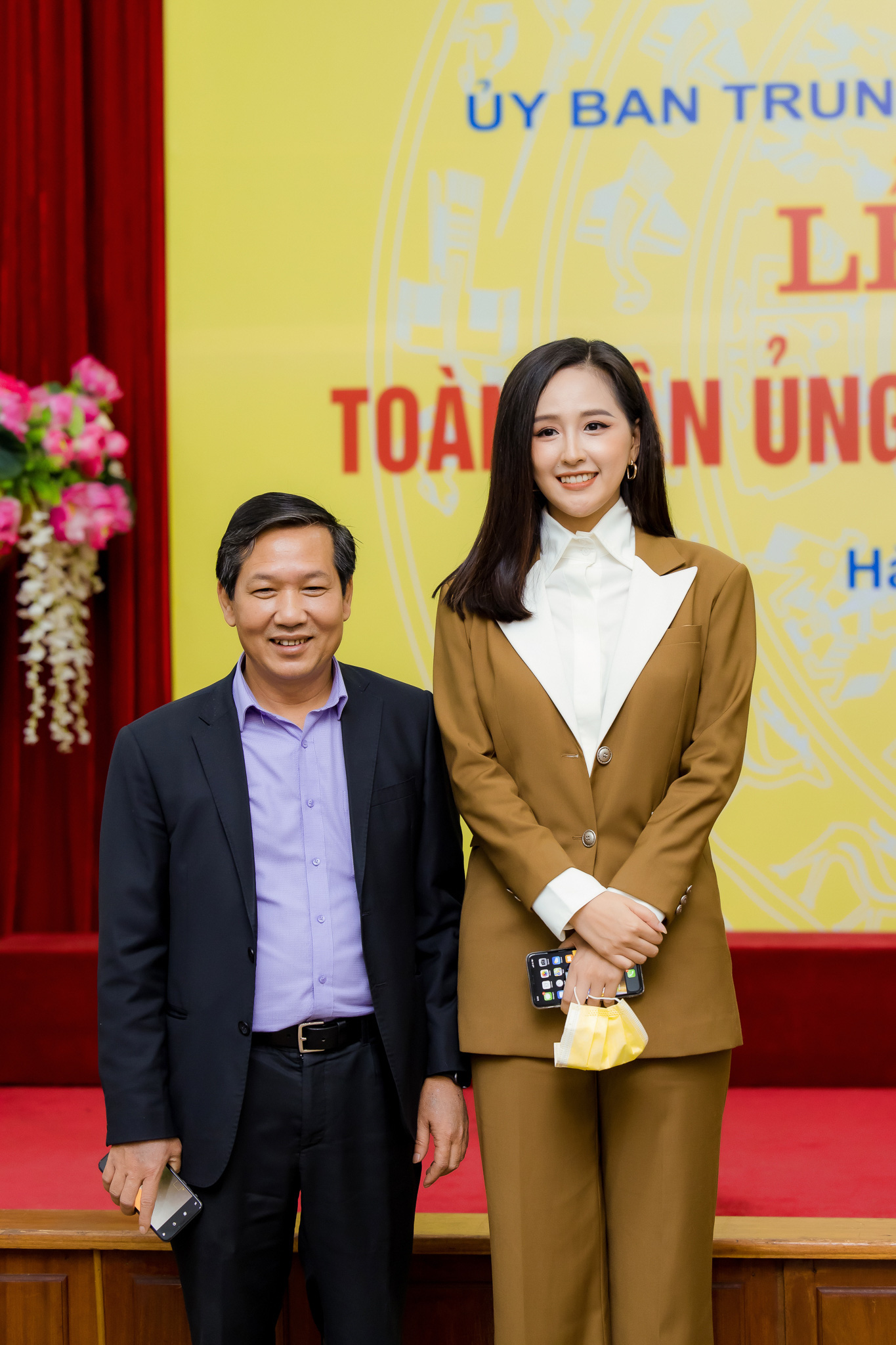 Hoa hậu Mai Phương Thuý gặp Thủ tướng Chính phủ, đại diện ủng hộ 20 tỷ đồng phòng chống đại dịch Covid-19 - Ảnh 8.