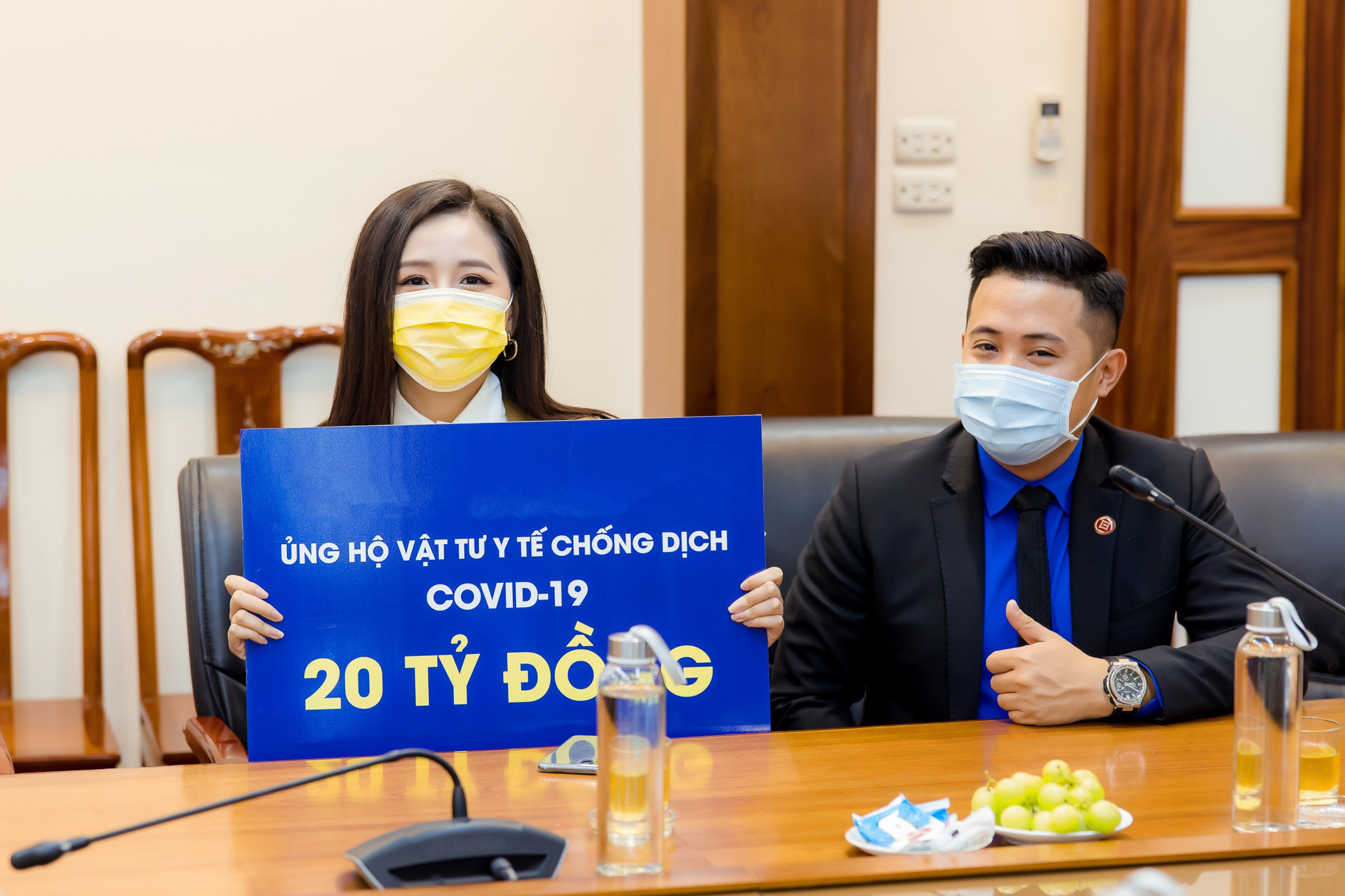 Hoa hậu Mai Phương Thuý gặp Thủ tướng Chính phủ, đại diện ủng hộ 20 tỷ đồng phòng chống đại dịch Covid-19 - Ảnh 5.