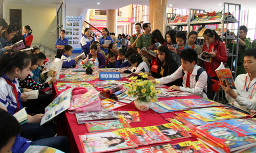 Bắc Kạn: Khuyến khích, thúc đẩy phong trào đọc sách cho thế hệ trẻ - Ảnh 1.