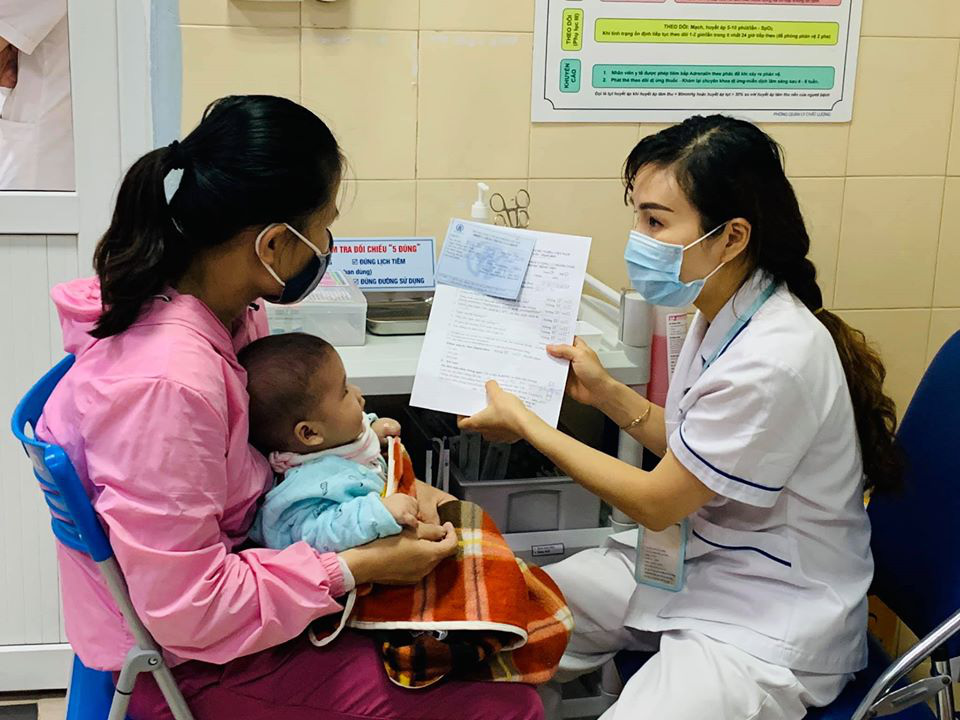 Bệnh viện Nhi Trung ương bắt đầu triển khai chương trình tiêm chủng mở rộng miễn phí cho trẻ em - Ảnh 3.