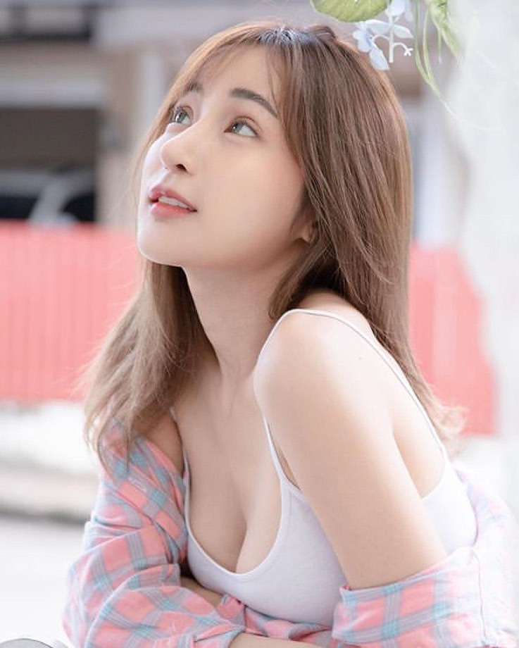 Nhan sắc của cô nàng hot girl xinh đẹp mang trong mình 4 dòng máu, được fan coi là thuốc bổ trong những thời điểm khó khăn - Ảnh 7.